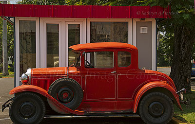 ANTIQUE CUBAN CAR PHOTO | PIC OF CLASSIC CAR IN HAVANA CUBA