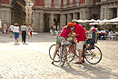 Kiss in Plaza Mayor Madrid